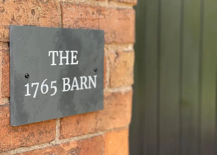 Elegant Peaceful Barn In Rural Village Setting Close To Stratford Upon Avon